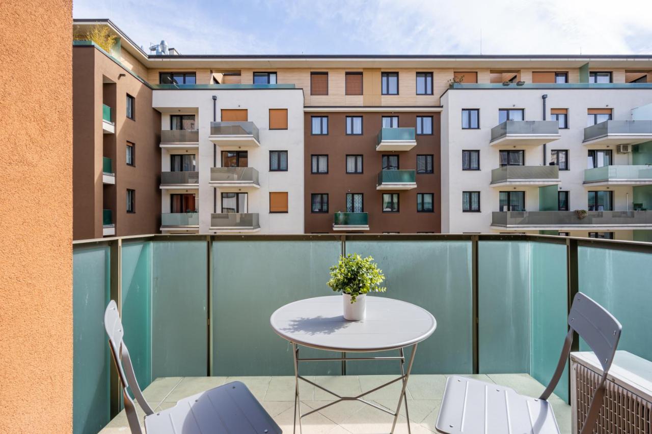 City Center Corvin Suite Apartment Budapest Luaran gambar