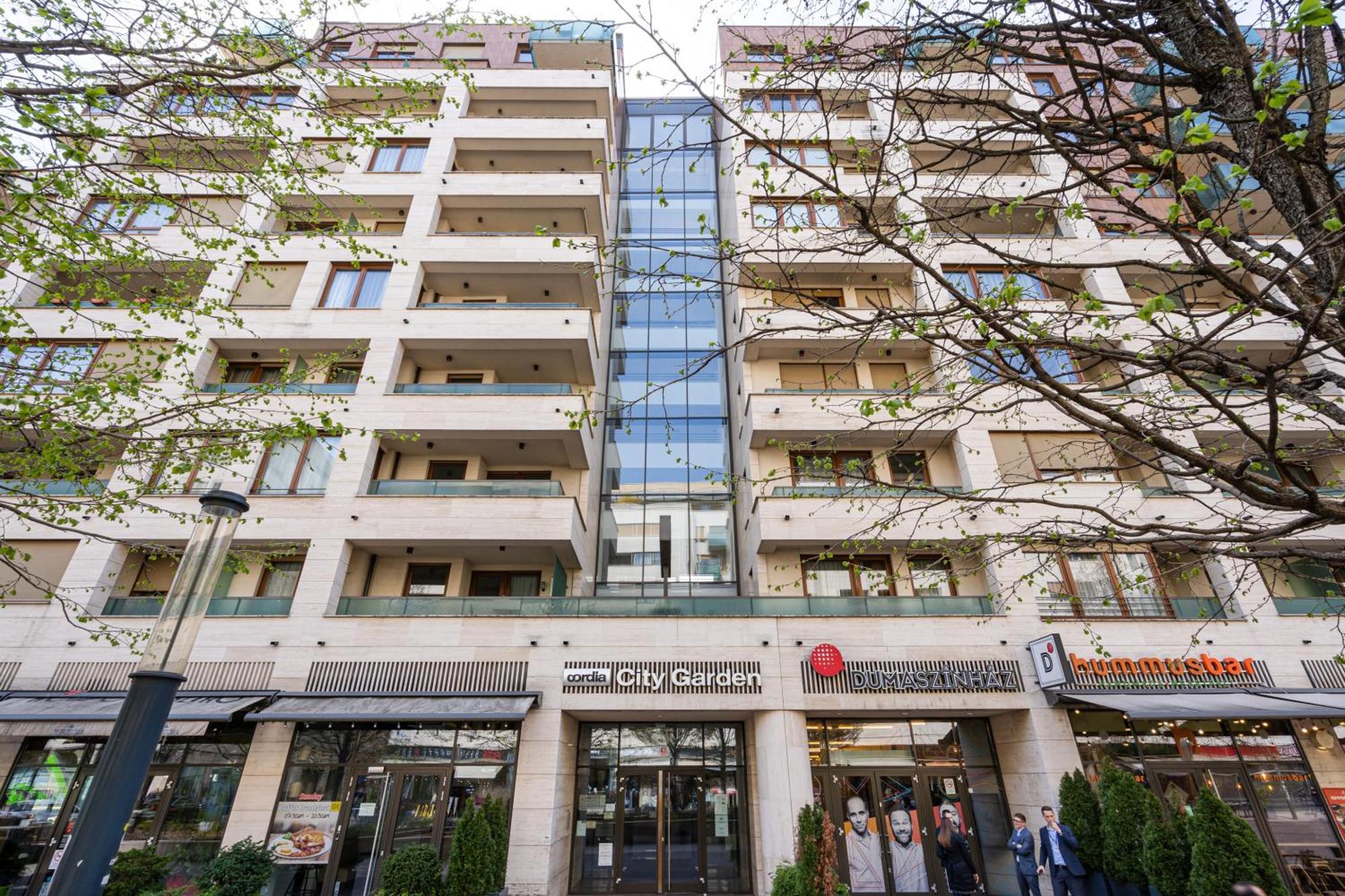 City Center Corvin Suite Apartment Budapest Luaran gambar