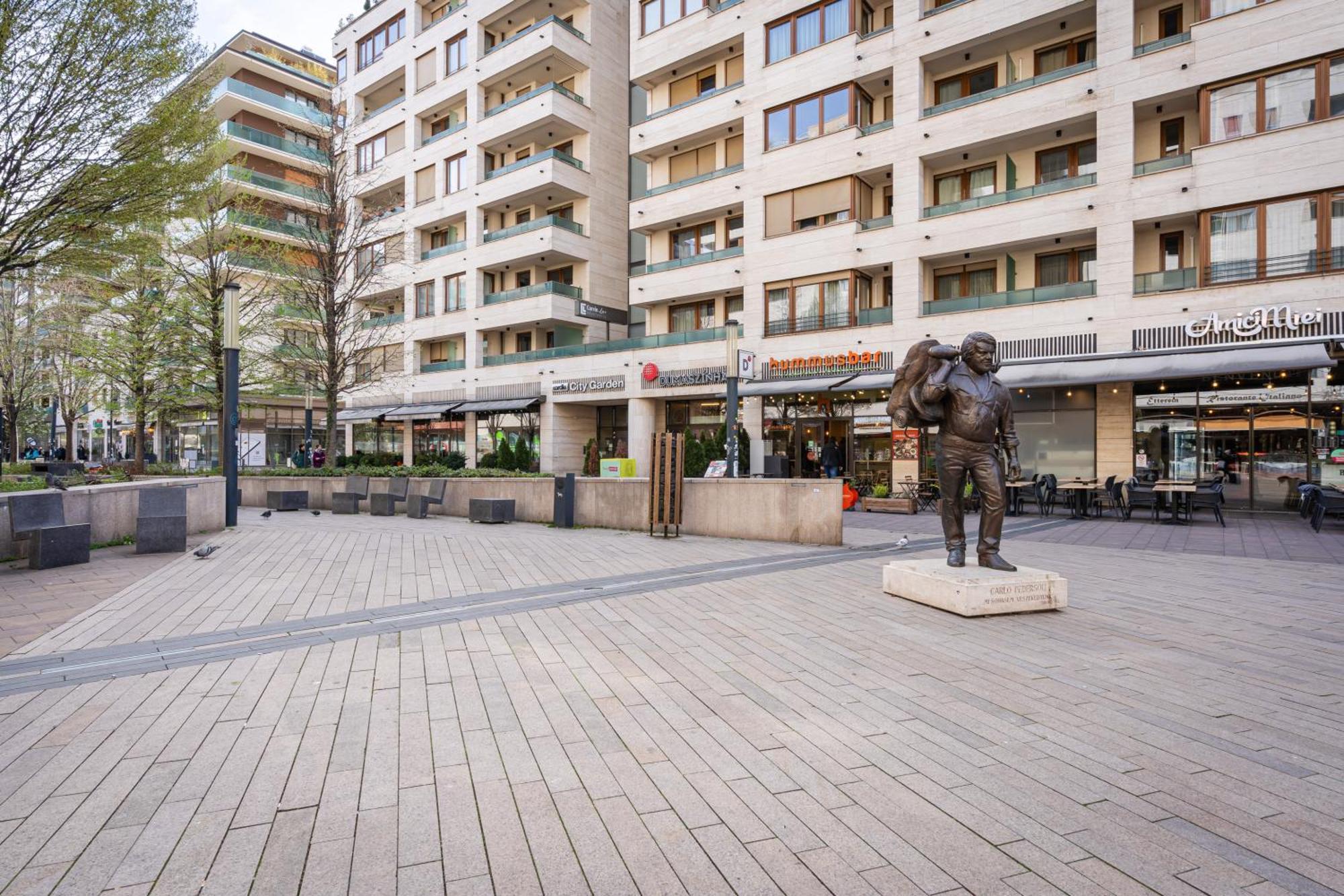 City Center Corvin Suite Apartment Budapest Luaran gambar